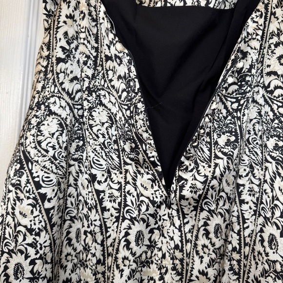 Elliatt Black & White Floral Print Dress | Size S - Picture 4 of 13